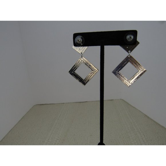 NWOT RHINESTONE  DIAMOND  SHAPE DROP EARRINGS - Picture 5 of 5